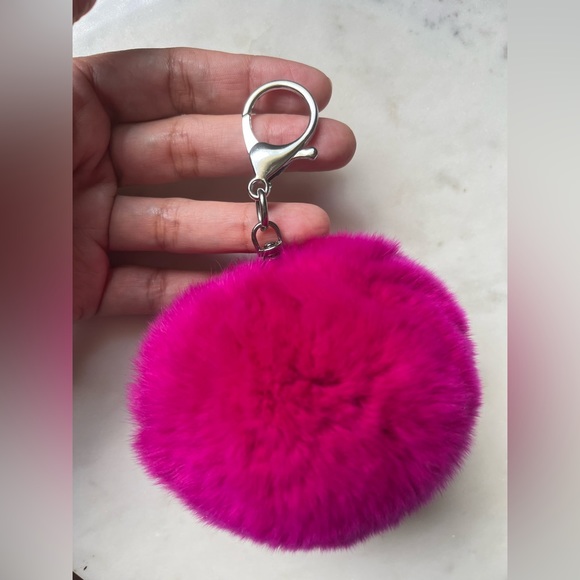 Beautiful and fun fuscia pompom bag charm - Picture 5 of 7